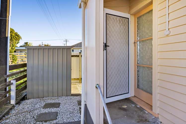 42/1 Egmont Street Hawera_16