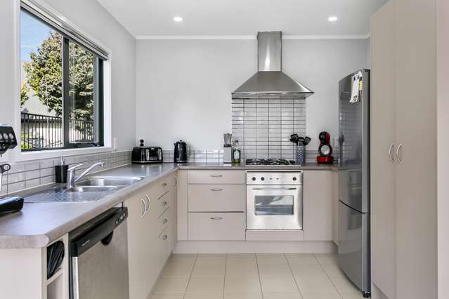 7 Abbey Way Rangatira Park_2