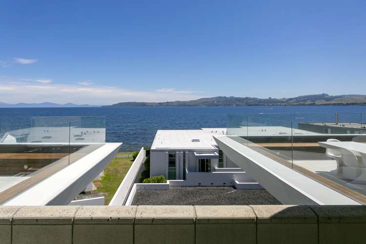 20/225 Lake Terrace Waipahihi_9