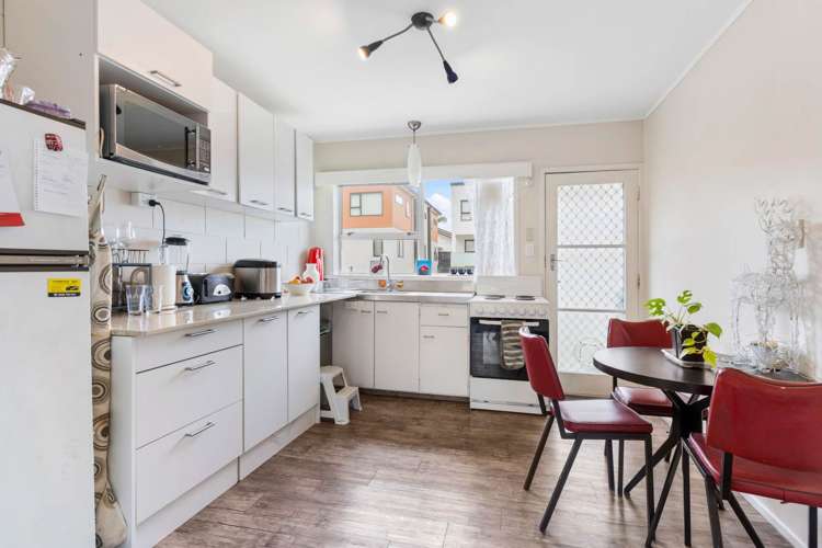 2/2 Halberg Street Glenfield_4