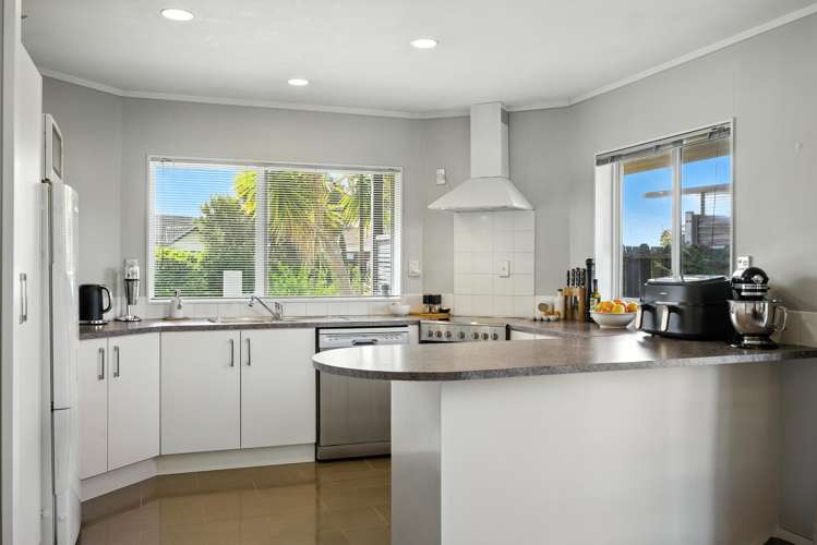 10 Davington Way Pakuranga Heights_2