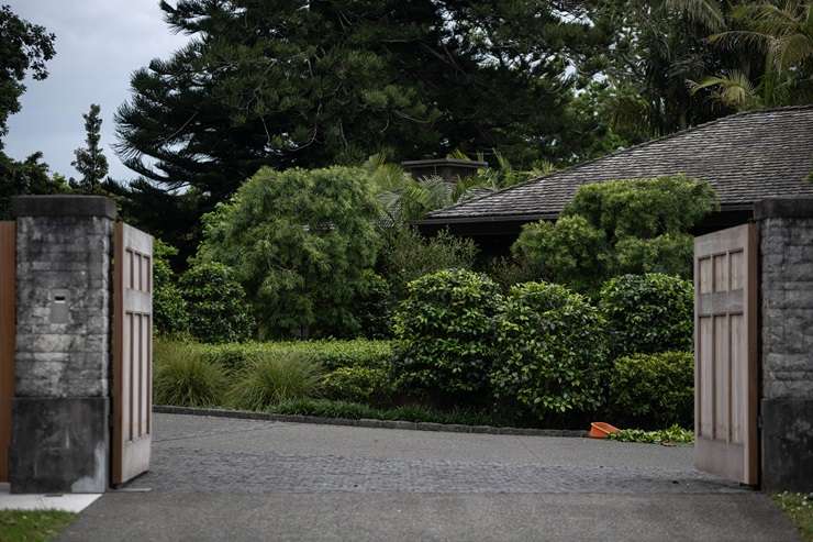 Jason Statham and his partner Rosie Huntington Whiteley. They rented one of this year's most expensive homes while Statham was filming in Auckland. Artwork / Beth Walsh