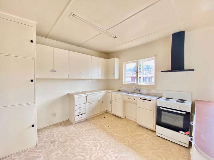 94 Golf Road New Lynn_3