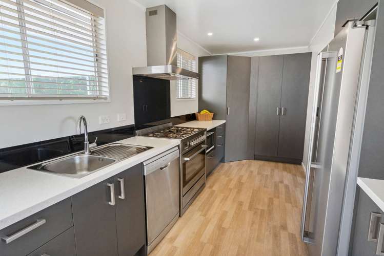 18 Joanne Crescent Pukehangi_7