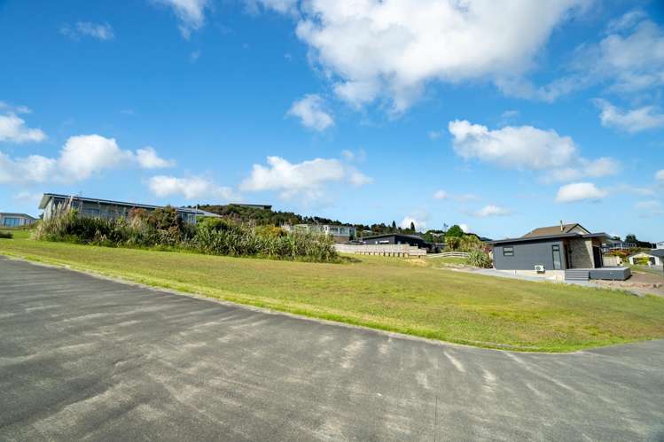 21 Eagles Way Cable Bay_11