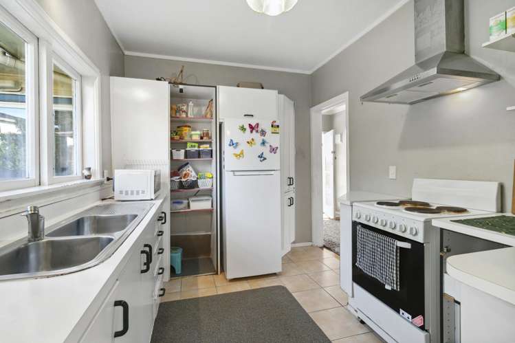 1/9 Sheehan Road Te Atatu South_8