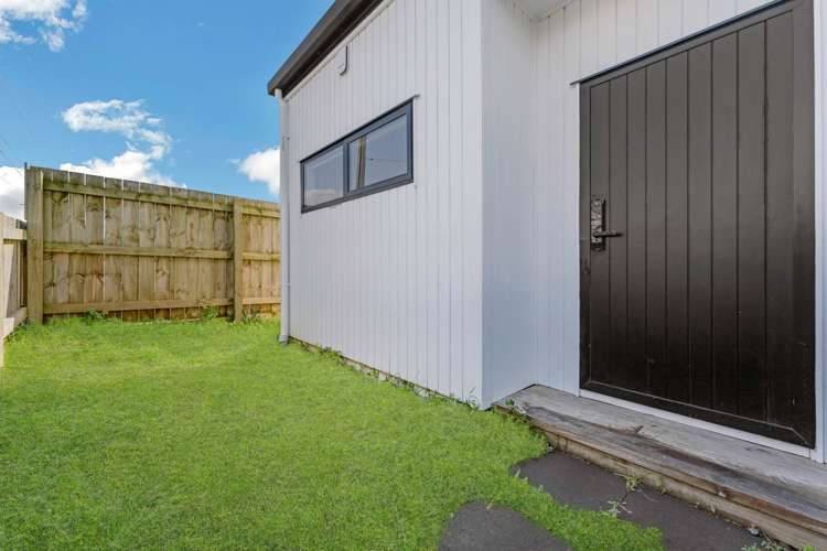 63 Flanshaw Road Te Atatu South_15
