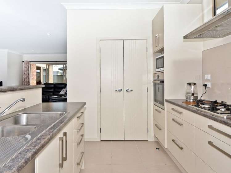 42 Saxbys Road Glenview_16