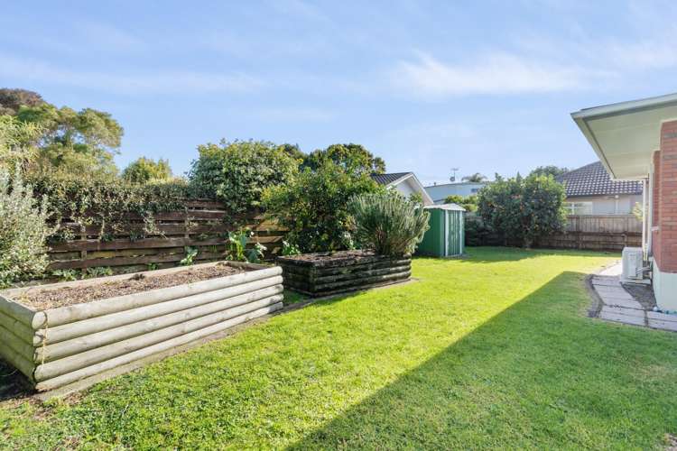 22 Woods Avenue Matua_14