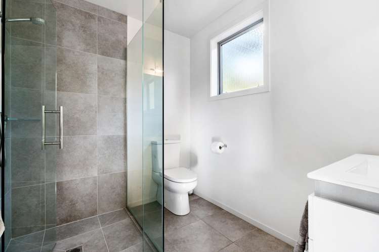 9 Matakauri Place Fernhill/Sunshine Bay_18