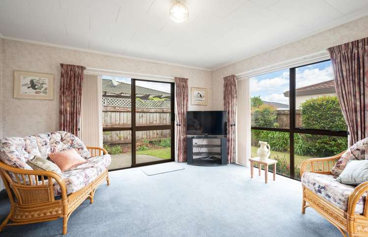 2/10 Stead Crescent Stoke_7