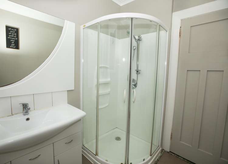 40 Leckhampton Court Clyde Hill_16