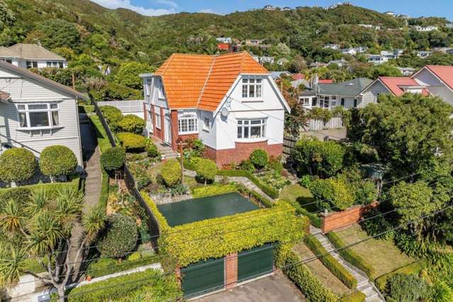 Prestigious Karori Residence - Executive Family Living in a Prime Location