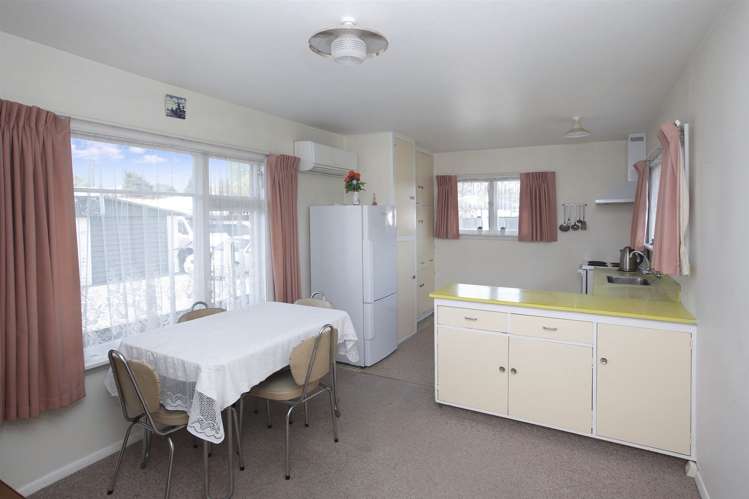 347 Breezes Road Aranui_5