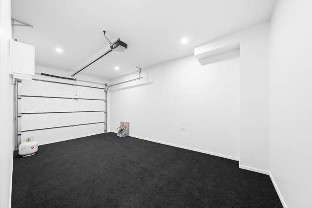 Modern and stylish brand new home 3 bed