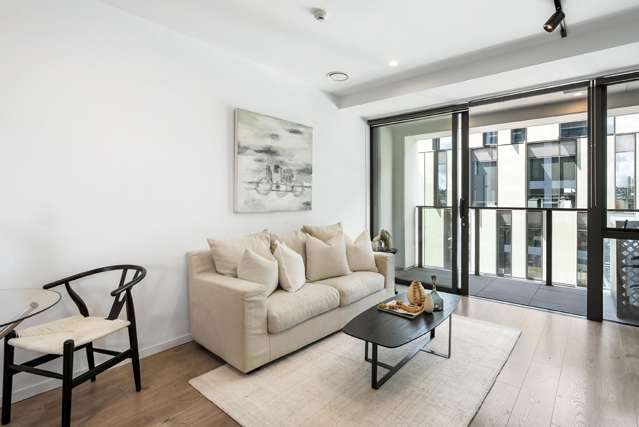 Live on the Park. Walk to the Waterfront.