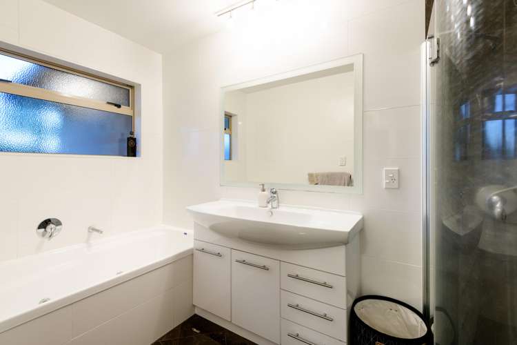 10 Coles Cove Papamoa_11