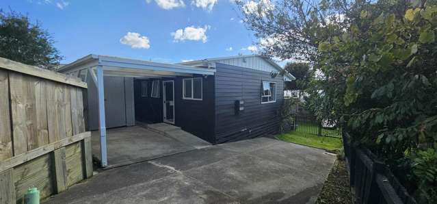 Cute 2 Bedroom Home in Beautiful Stanmore Bay