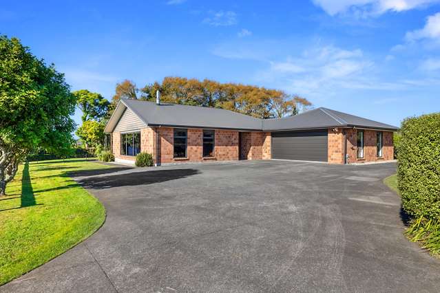 MODERN, SPACIOUS FAMILY HOME