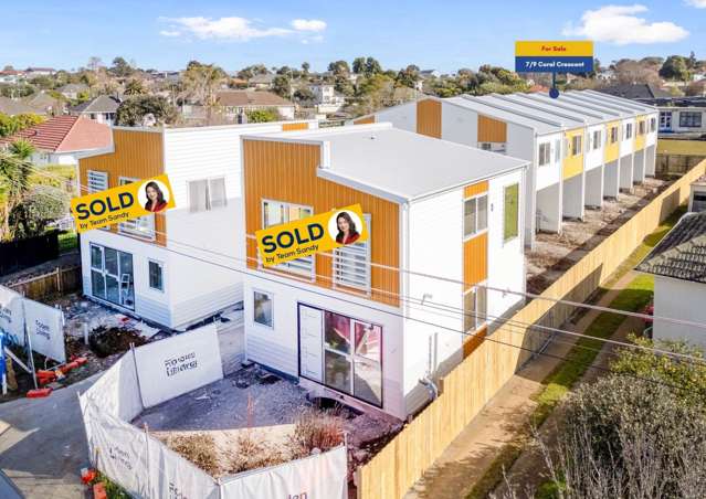 7/9 Coral Crescent Panmure_1