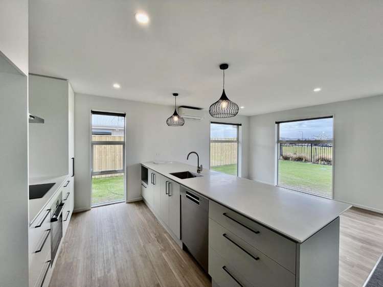 8 Muldowney Drive 11103_2