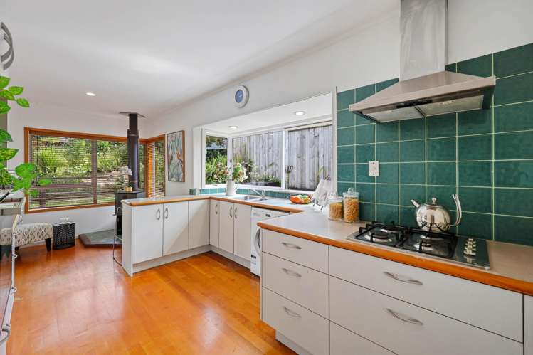 13 Seymour Road Mellons Bay_10