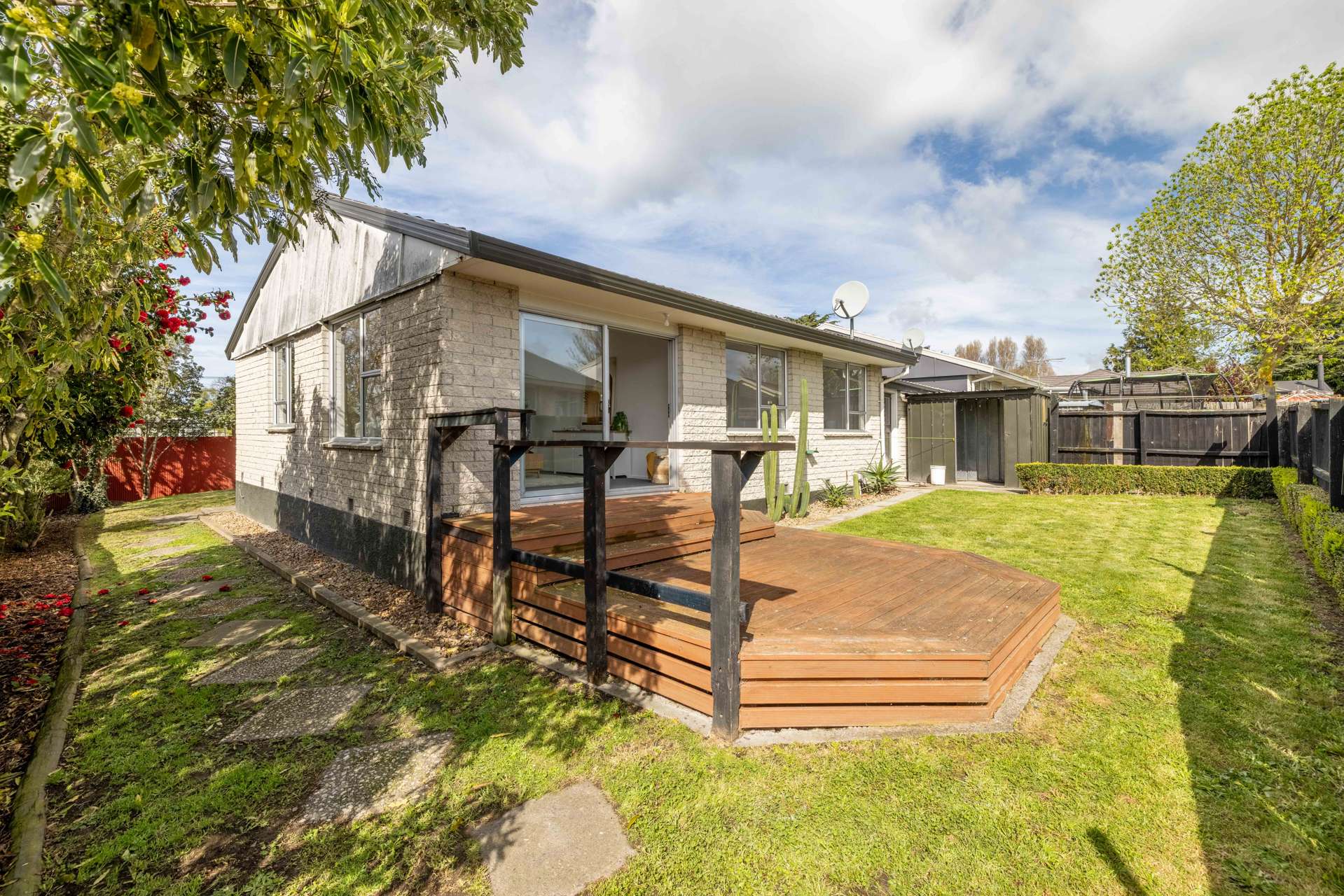 2/72a Cuffs Road Wainoni_0