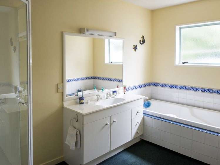 2 Mclellan Place Albert Town_2