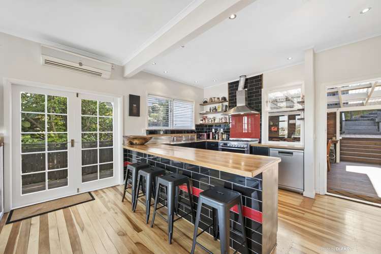 123 Tauhinu Road Miramar_1