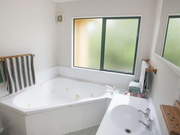 20 Herbert Drive Whangamata_16