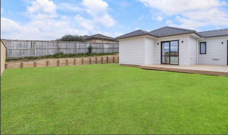 83 Gateway Park Drive, 1765_12