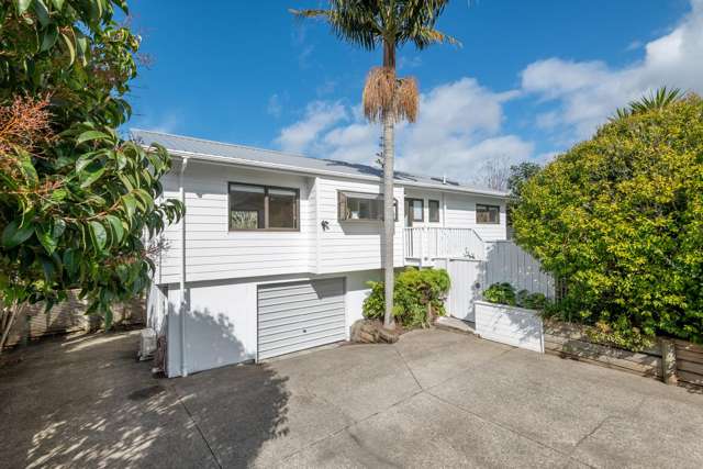 Beautifully Presented Coastal Living