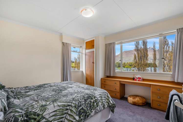 1 Suburb Street Queenstown_15