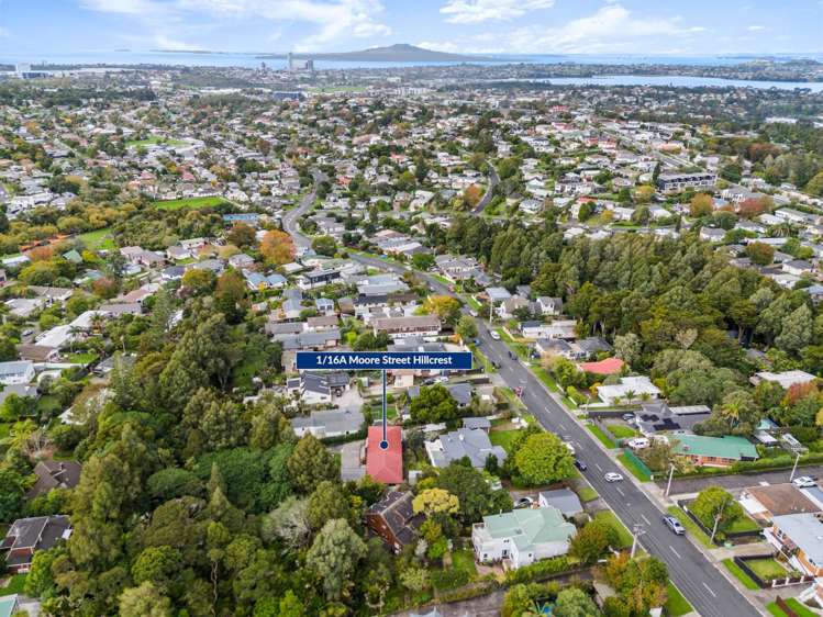 1/16a Moore Street Hillcrest_12