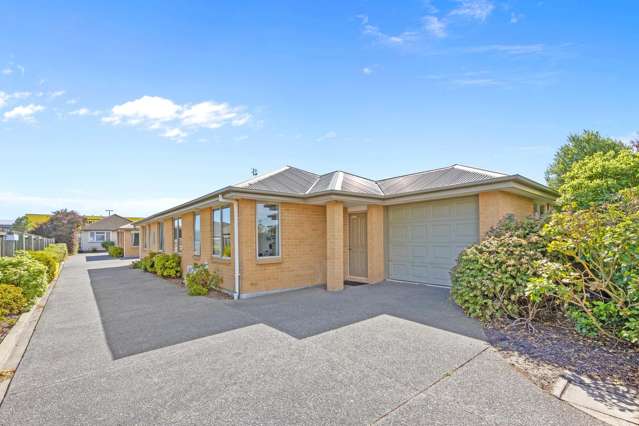 2 bedrooms, easy care -this is for you