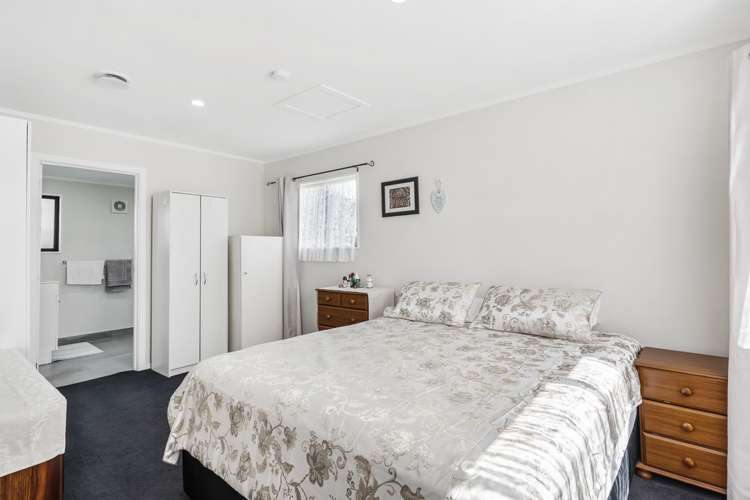 16 Awakino Place Manurewa_13