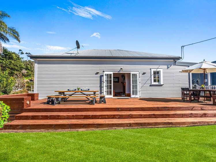 3 Signal Station Road Pouto_13