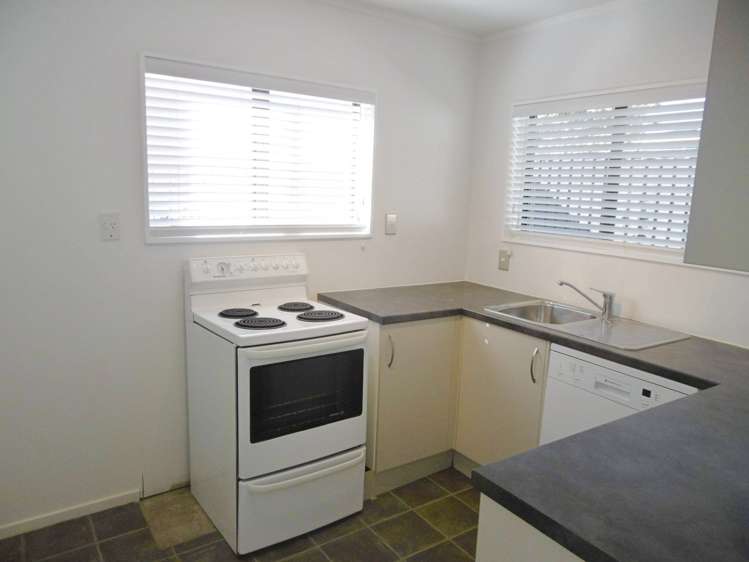 2/2 Moana Avenue Belmont_7