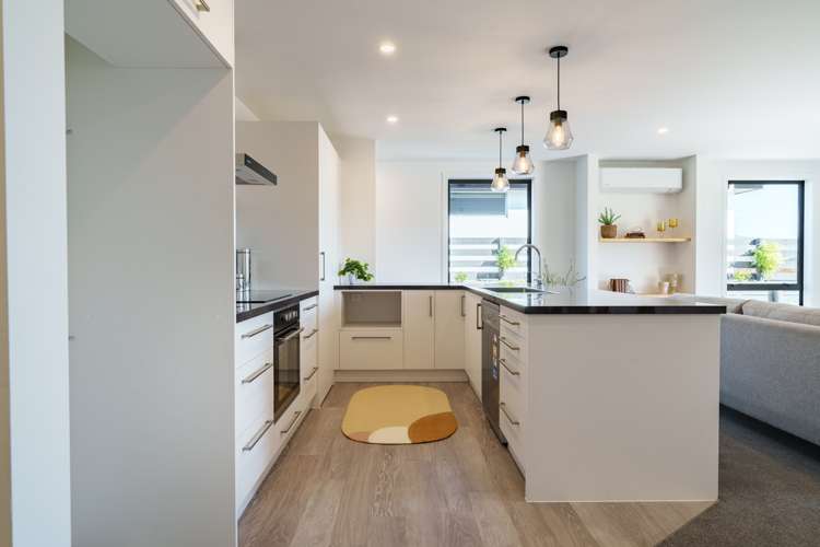 15 Trudi Place Green Island_8