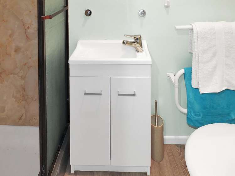 38 Hennessy Street East Foxton Beach_16