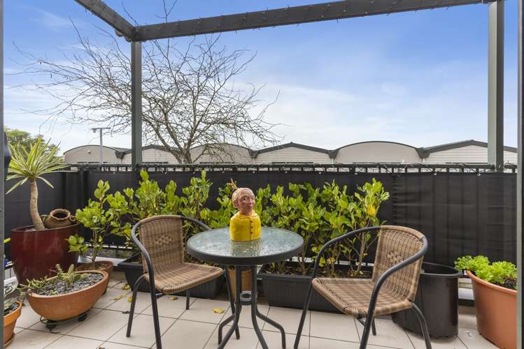 2/8 Flynn Street Birkdale_2