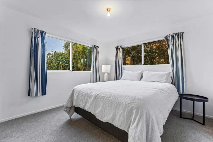 6 Seatoun Avenue Leigh_11