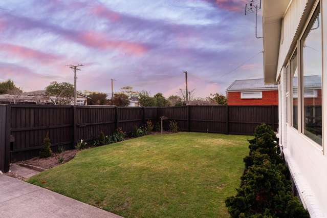 2/4 Lansbury Avenue Strowan_2