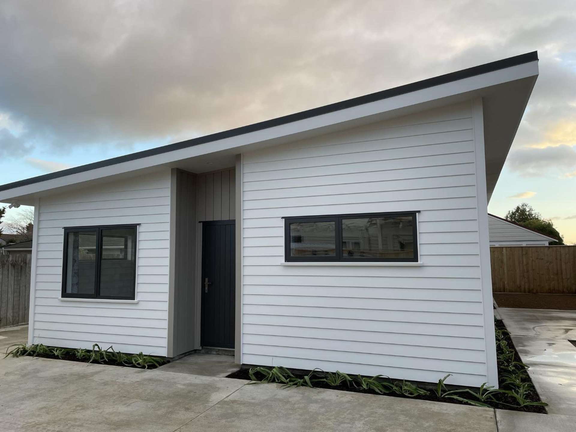 8A Worcestor Street West End_0