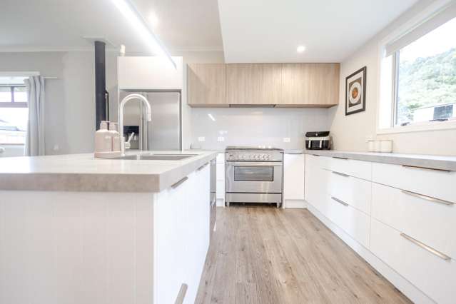 33 Main Road Harihari_1