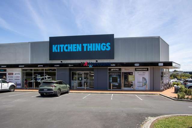 Large Modern Showroom - North Shore