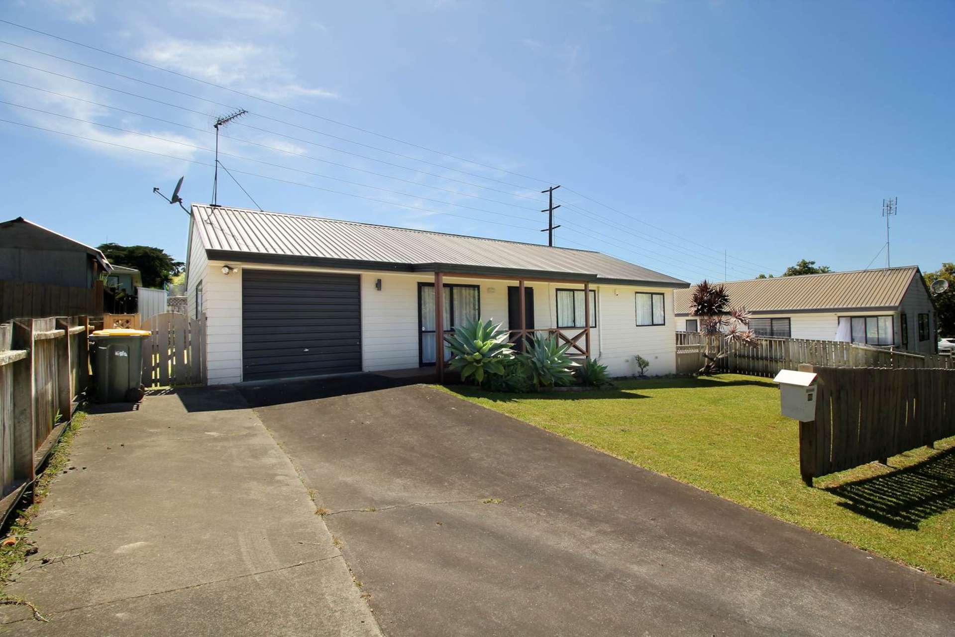 98 Athena Drive Totara Vale_0