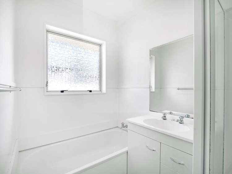 10 Hollows Crescent Takaro_23