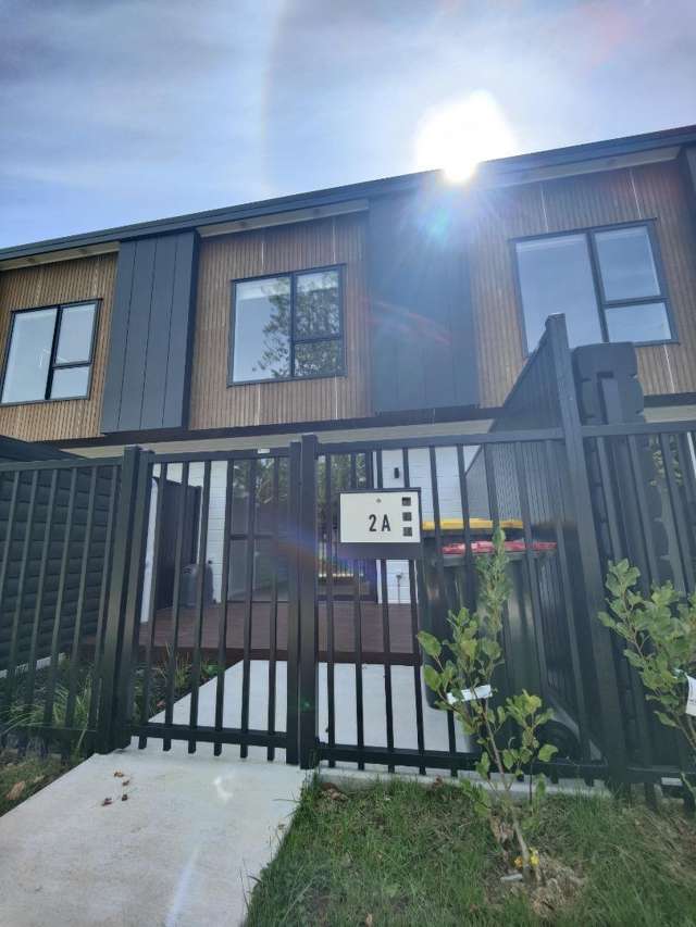 2A Orinda Close, Botany Downs