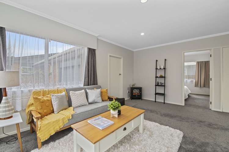 67a Clayton Road Mangakakahi_1